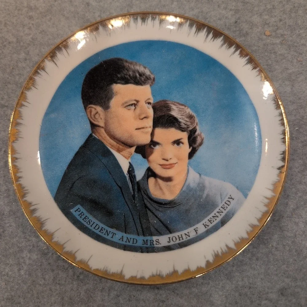 Vintage President John F Kennedy and Mrs Jackie Kennedy Memorial Plate Gold Rim - Picture 1 of 3